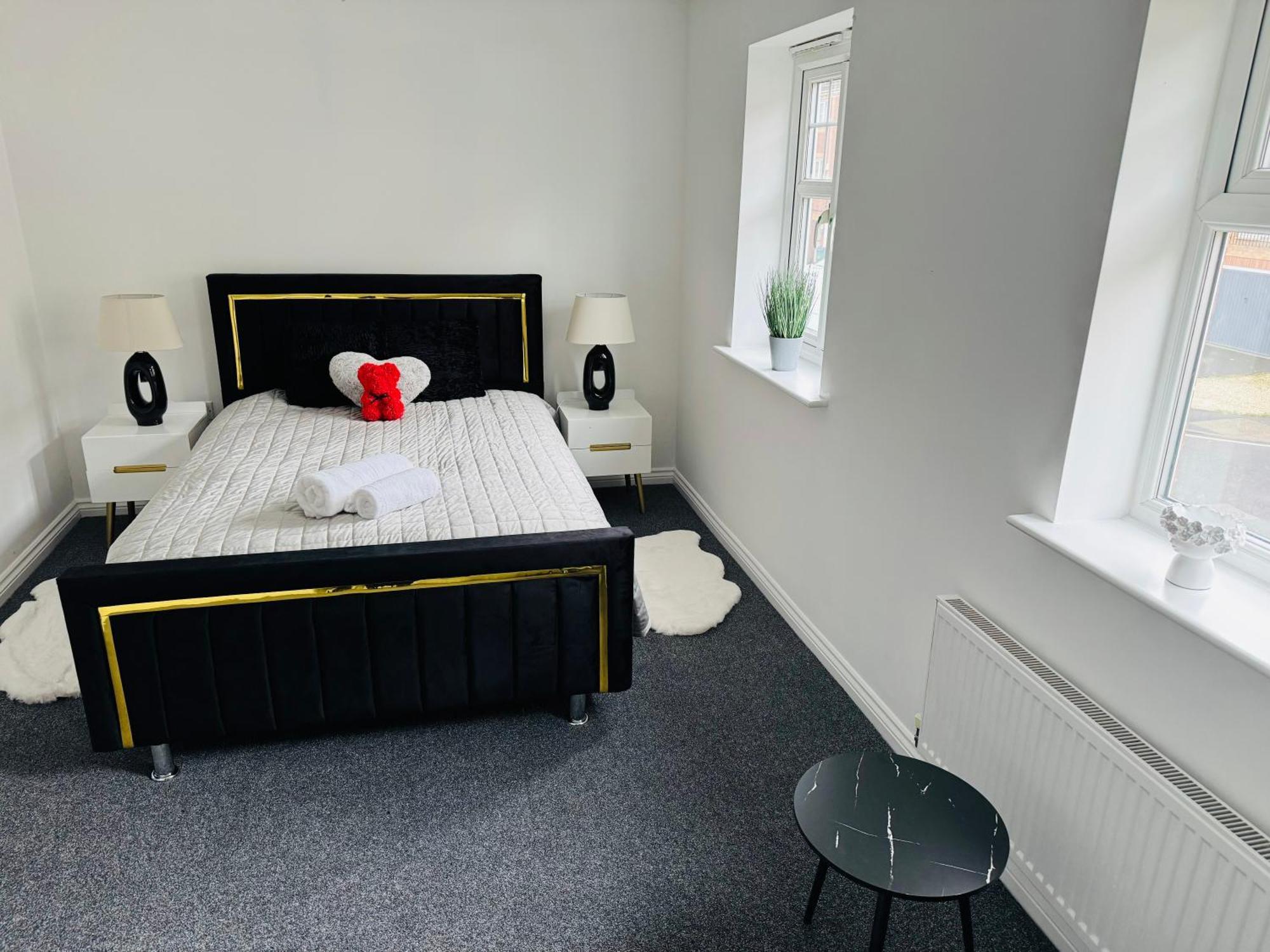 Harmony House 3 Bedroom New Build For Families, Contractors, Black Country Museum Sleeps 6 Tipton Exterior photo