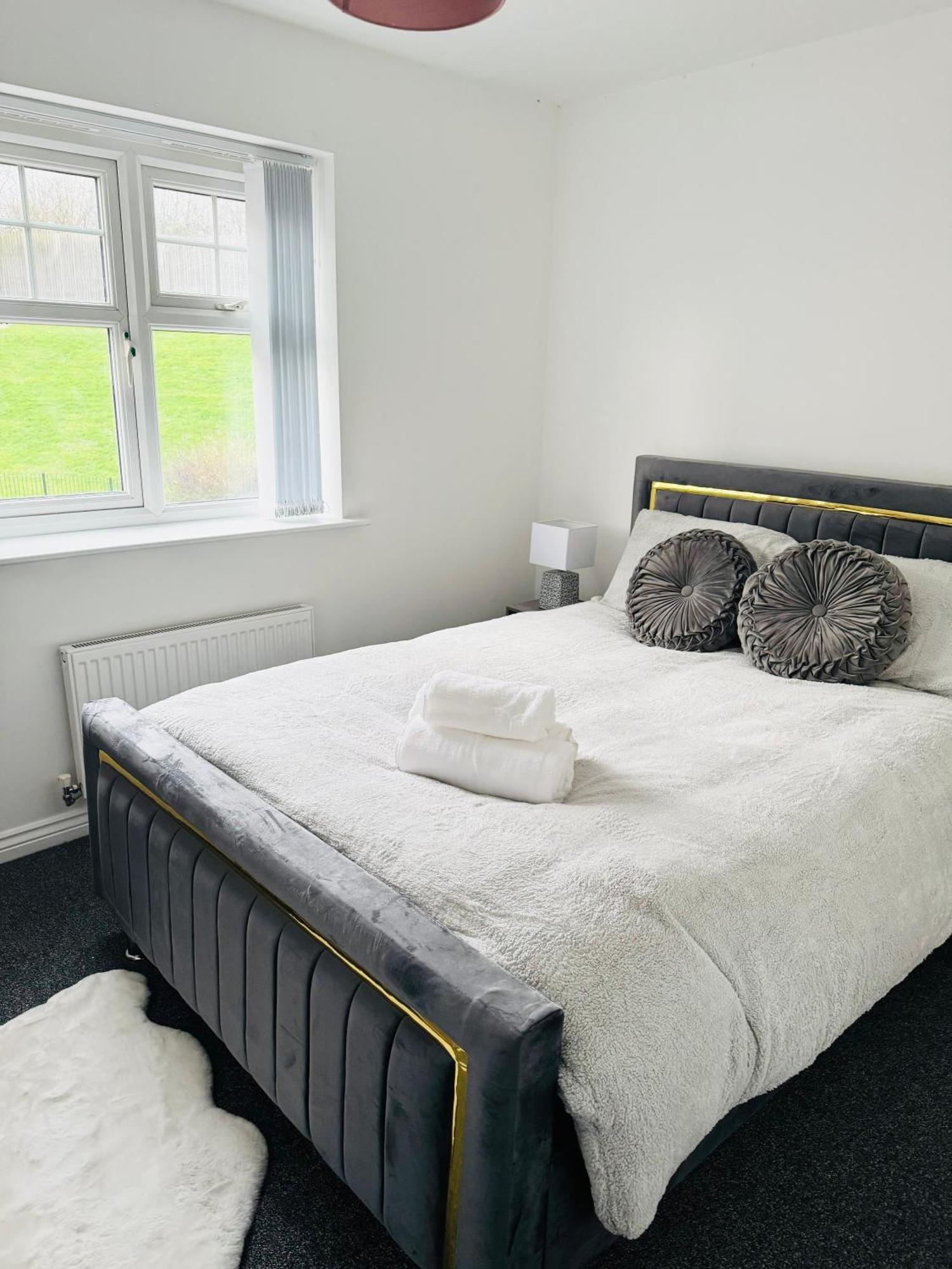 Harmony House 3 Bedroom New Build For Families, Contractors, Black Country Museum Sleeps 6 Tipton Exterior photo