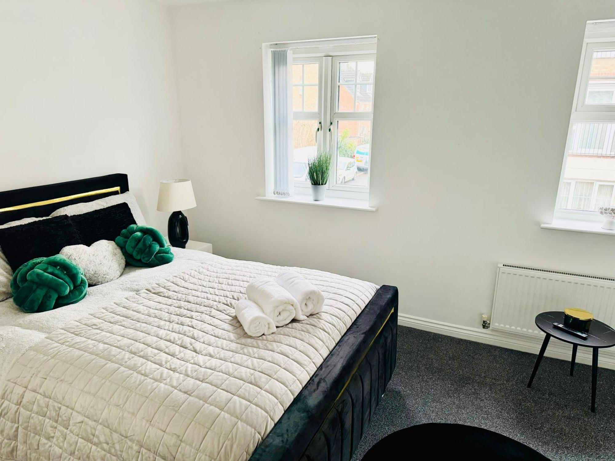 Harmony House 3 Bedroom New Build For Families, Contractors, Black Country Museum Sleeps 6 Tipton Exterior photo