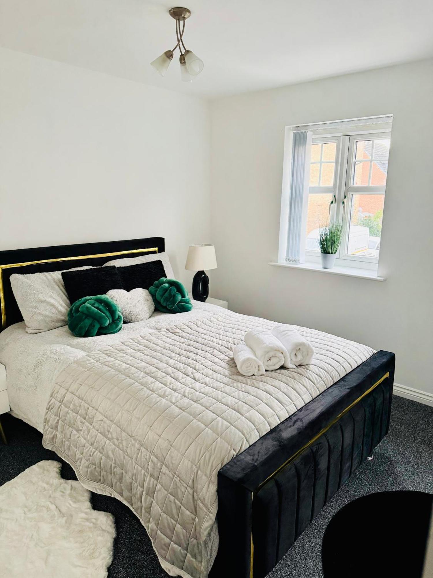 Harmony House 3 Bedroom New Build For Families, Contractors, Black Country Museum Sleeps 6 Tipton Exterior photo