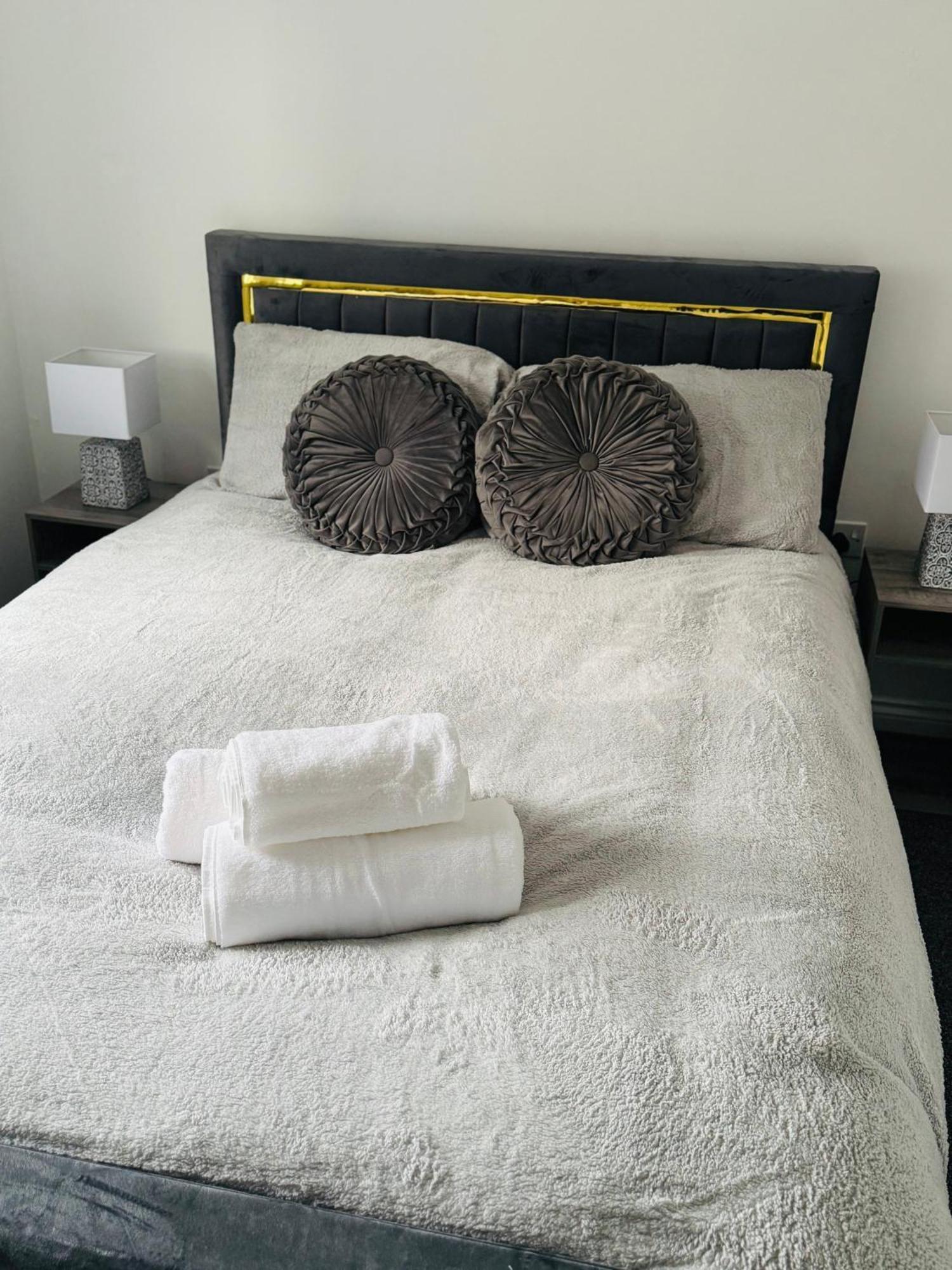 Harmony House 3 Bedroom New Build For Families, Contractors, Black Country Museum Sleeps 6 Tipton Exterior photo