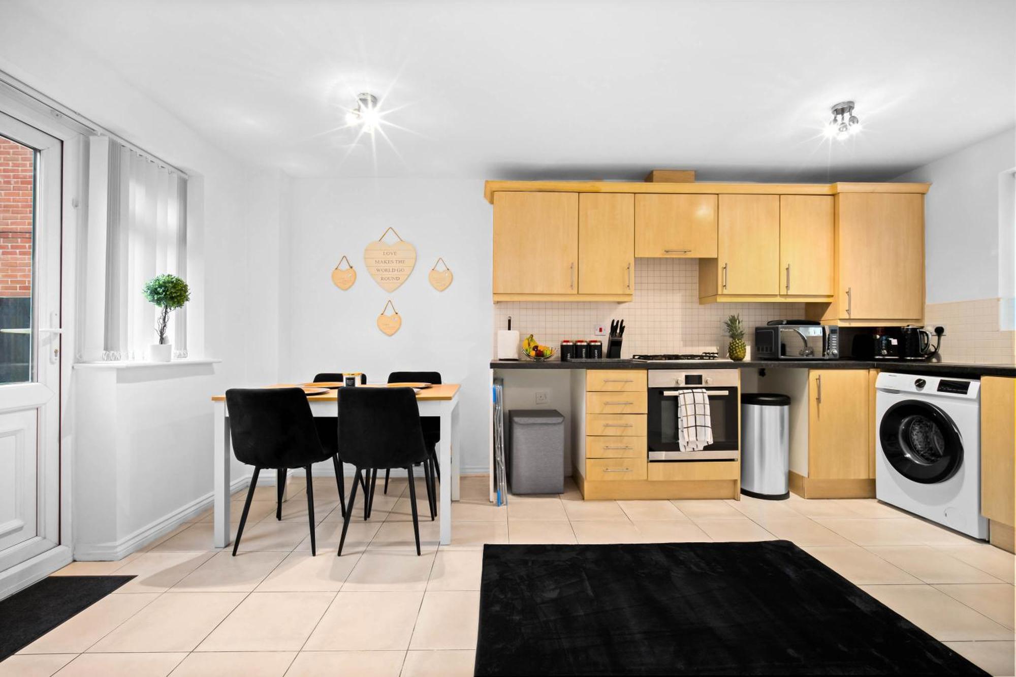 Harmony House 3 Bedroom New Build For Families, Contractors, Black Country Museum Sleeps 6 Tipton Exterior photo