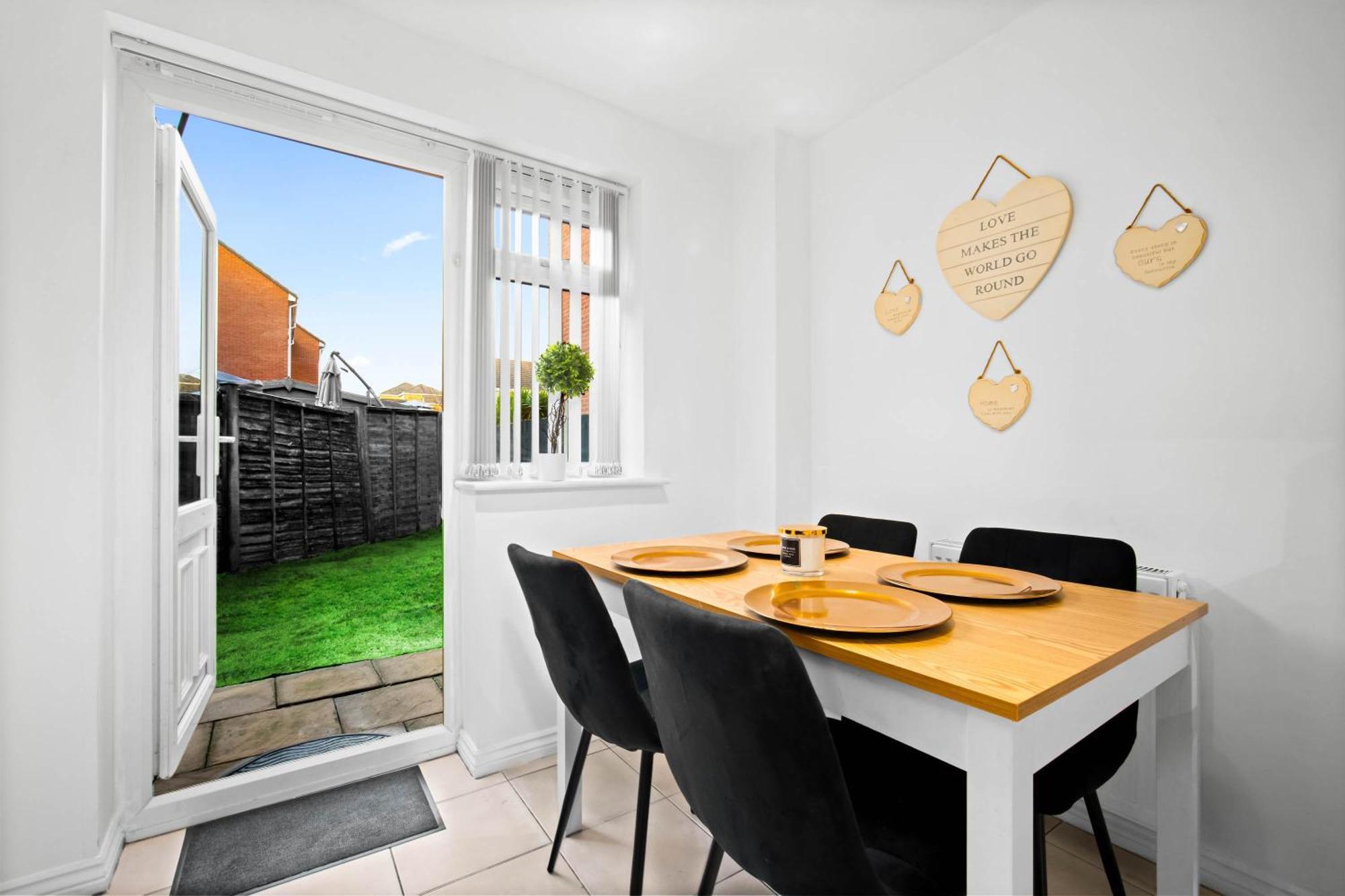 Harmony House 3 Bedroom New Build For Families, Contractors, Black Country Museum Sleeps 6 Tipton Exterior photo